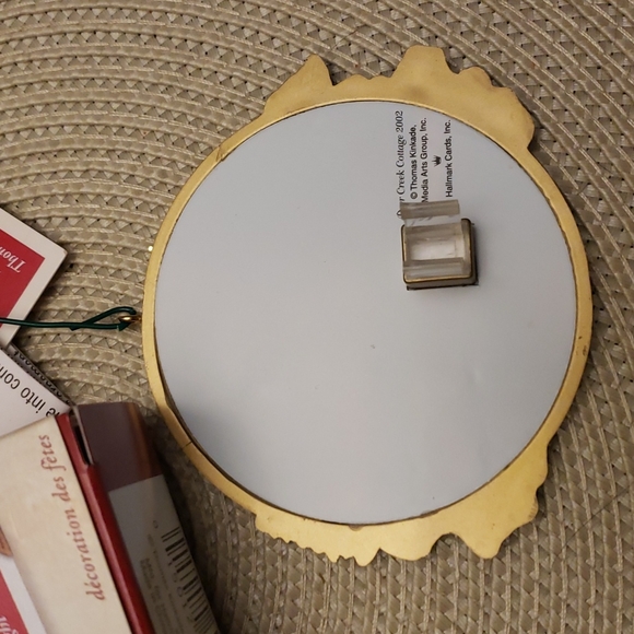 Hallmark keepsake ornament Deer Creek Cottage 2002 - Picture 4 of 4